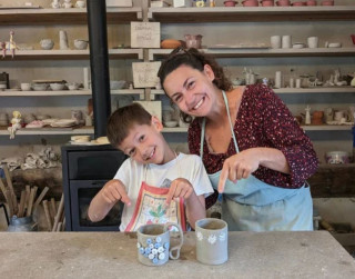 Saint-Brevin-les-Pins. Dans l'atelier de poterie d'Emmanuelle Ferré, « on  se connecte à la terre »